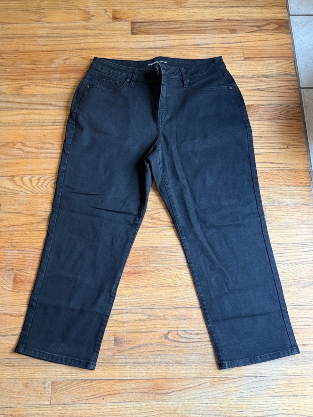 Style & Co. Black Straight-Leg Capris